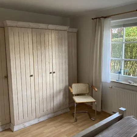 Uhlenhof 1 *